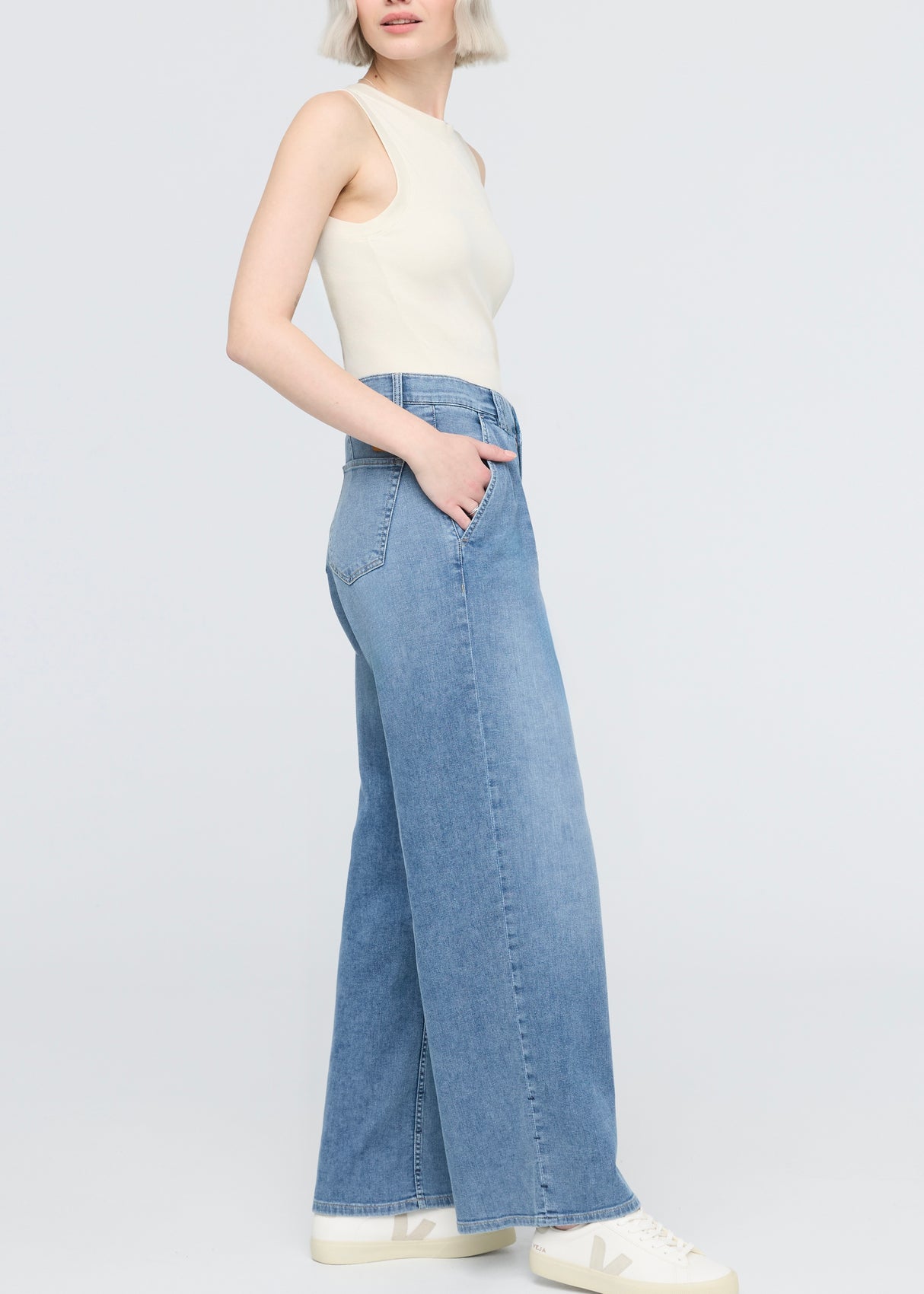 Performance Denim Lite Pleated Pant