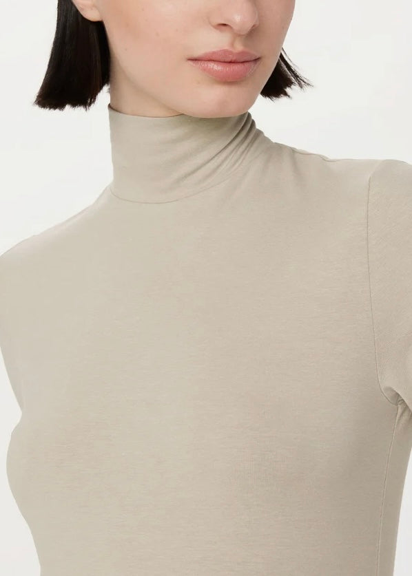 The Short Sleeve Mockneck